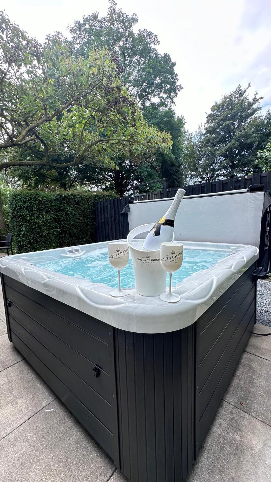 De Luxe Bed &Wellness Villa 's-Hertogenbosch  Kültér fotó